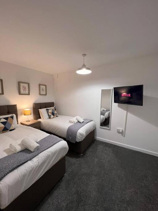 Bridge Place - Spacious Home With Plenty Of Beds! Merthyr Tydfil Exterior photo